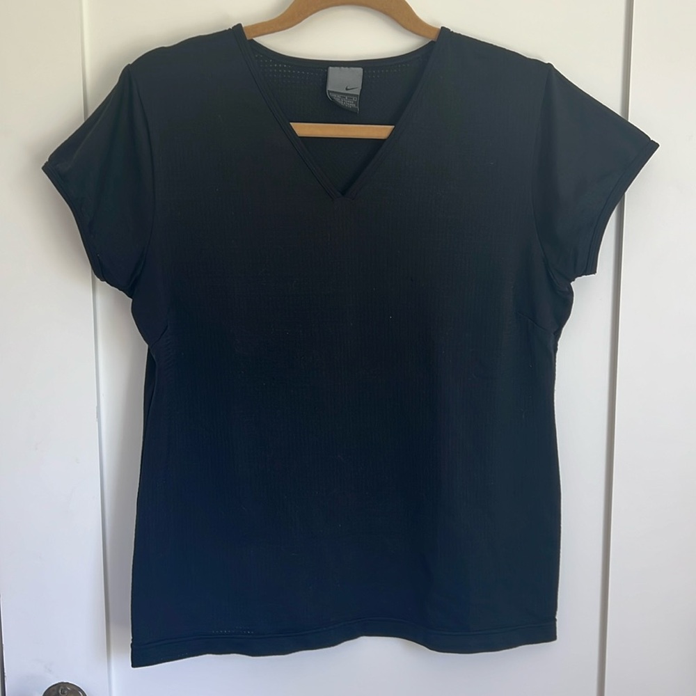 🛍️Nike Dri Fit Black grid pattern v-neck workout tee sz L